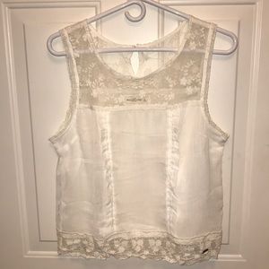 Abercrombie & Fitch Tops - Abercrombie & fitch white floral top Abercrombie & Fitch Tops - Abercrombie & fitch white floral top
